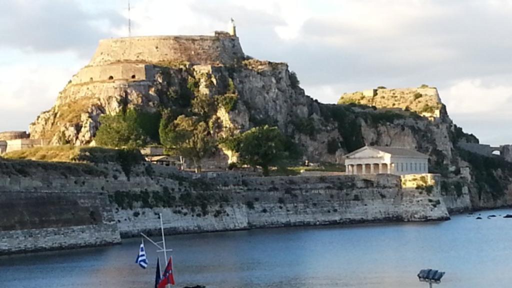 Petrakis